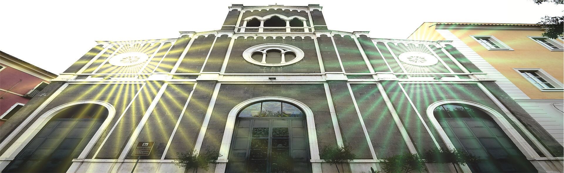 Facciata Stile Gotico - Il Santuario di Sant'Anna - Caserta